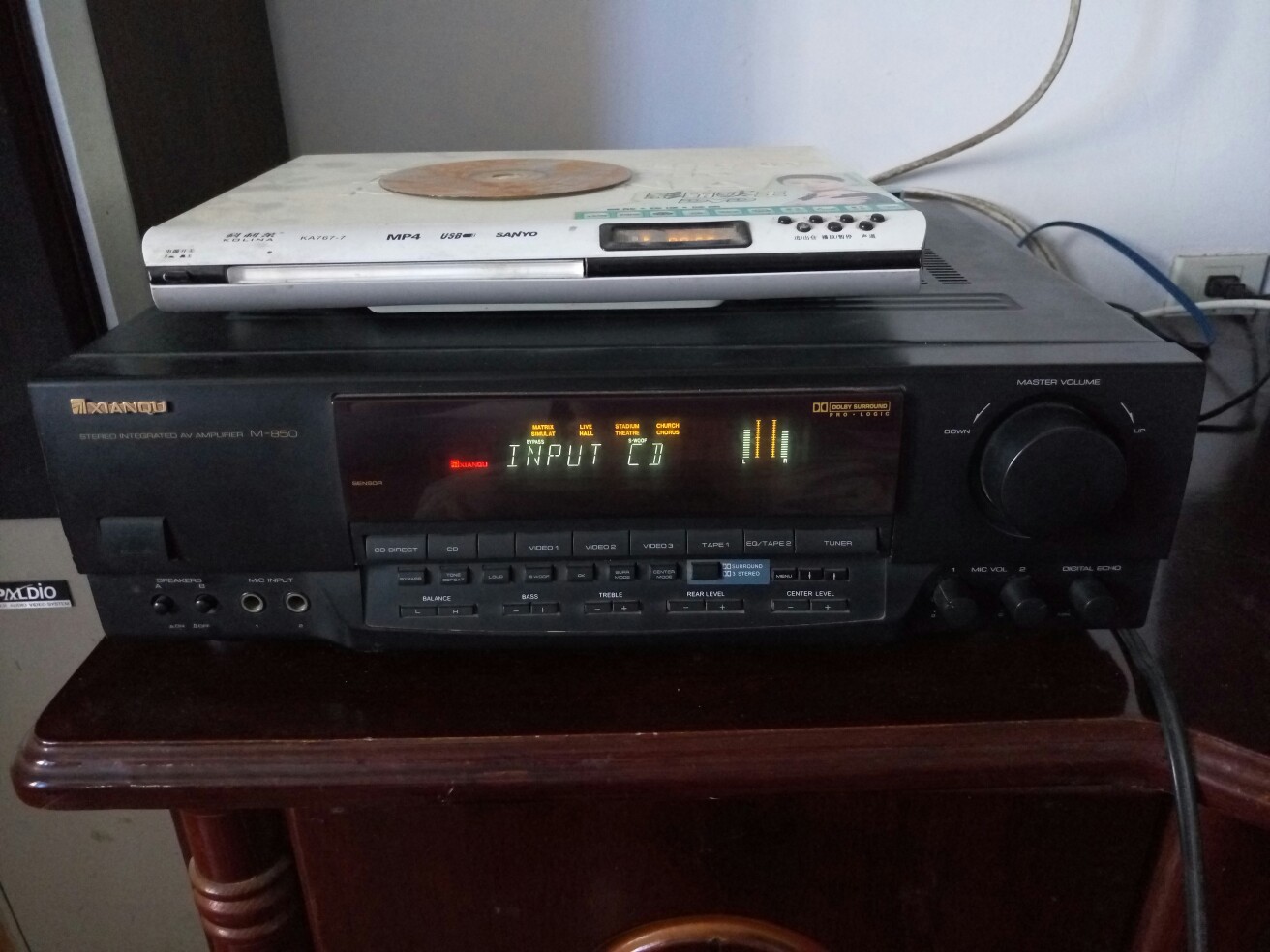 两个方牛变压器,大功率散热片,光功放主机就40斤真材实料.